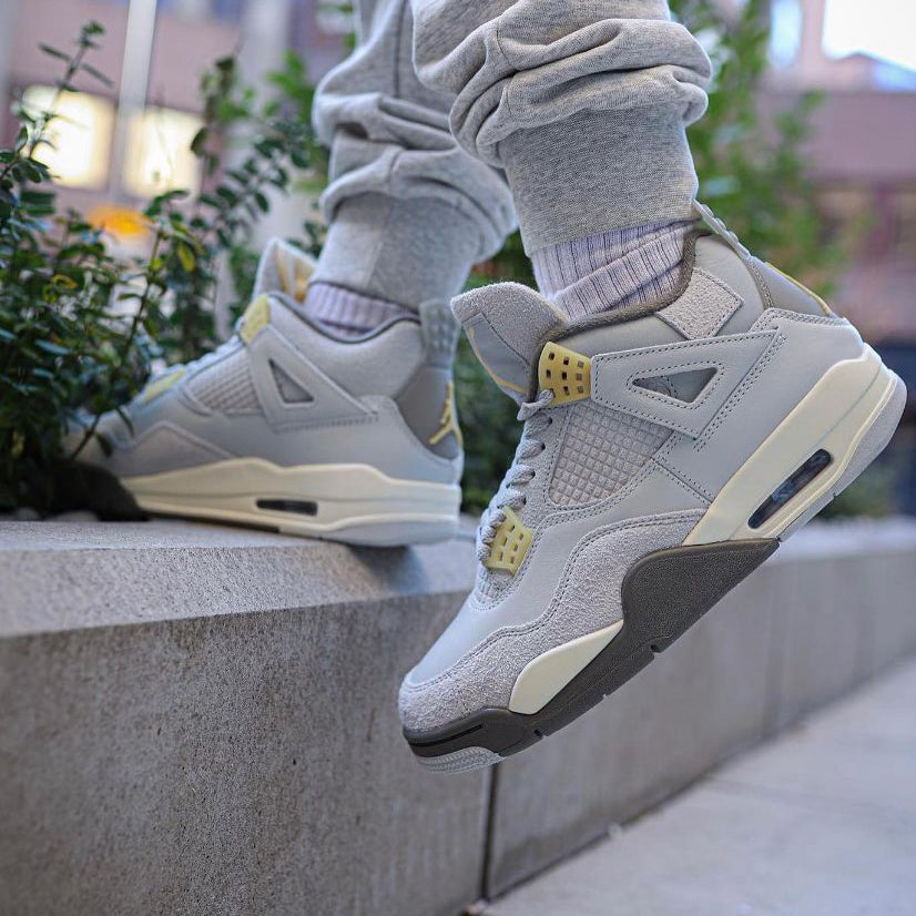 Air Jordan 4 SE Craft Photon Dust