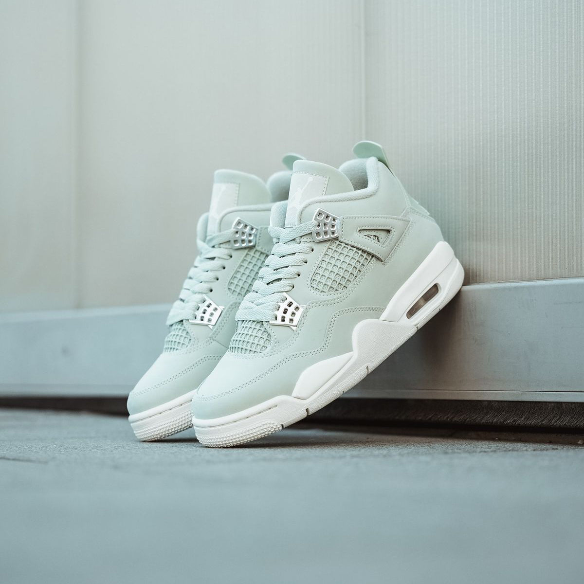 Air Jordan 4 Seafoam Sail (W)