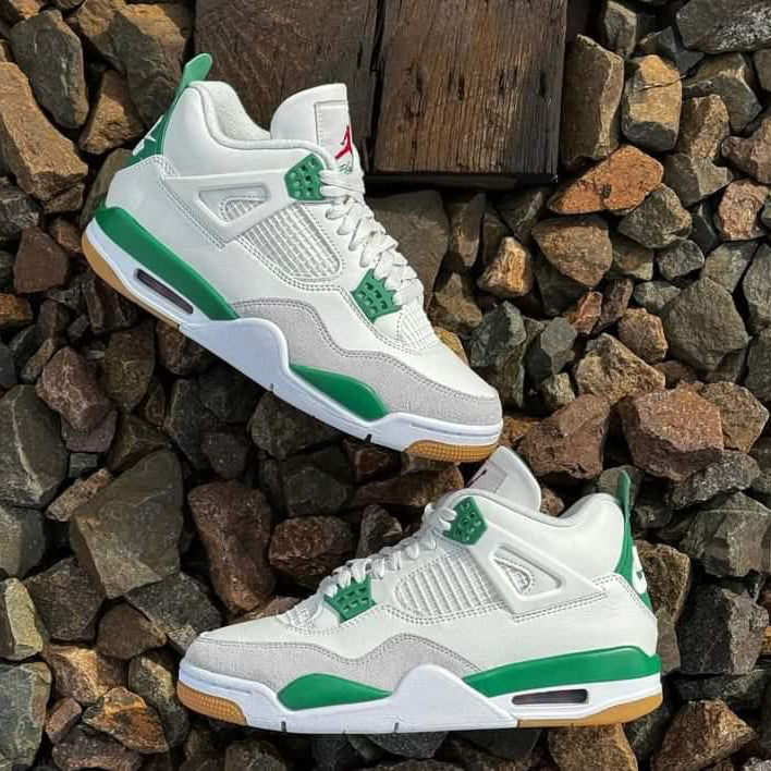 Air Jordan 4 SB Pine Green
