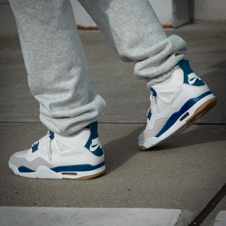 Air Jordan 4 SB Navy