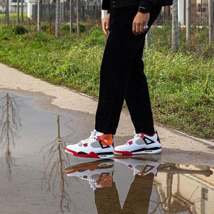 Air Jordan 4 Fire Red