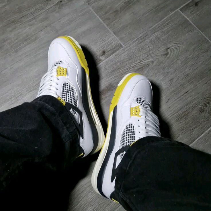 Air Jordan 4 Vivid Sulfur (W)