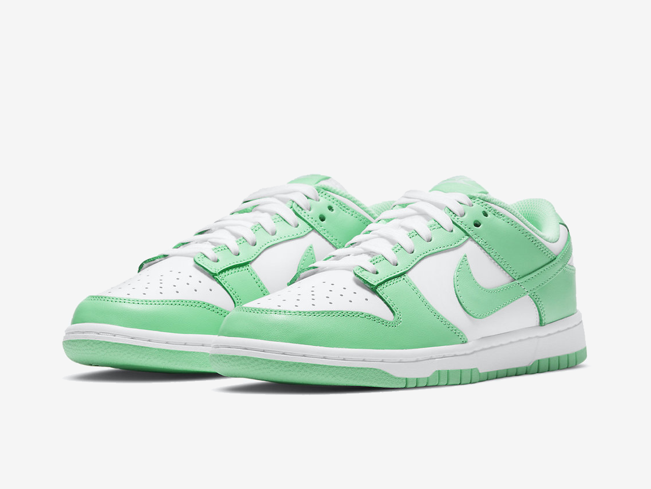Nike Dunk Low Glow Green (W)